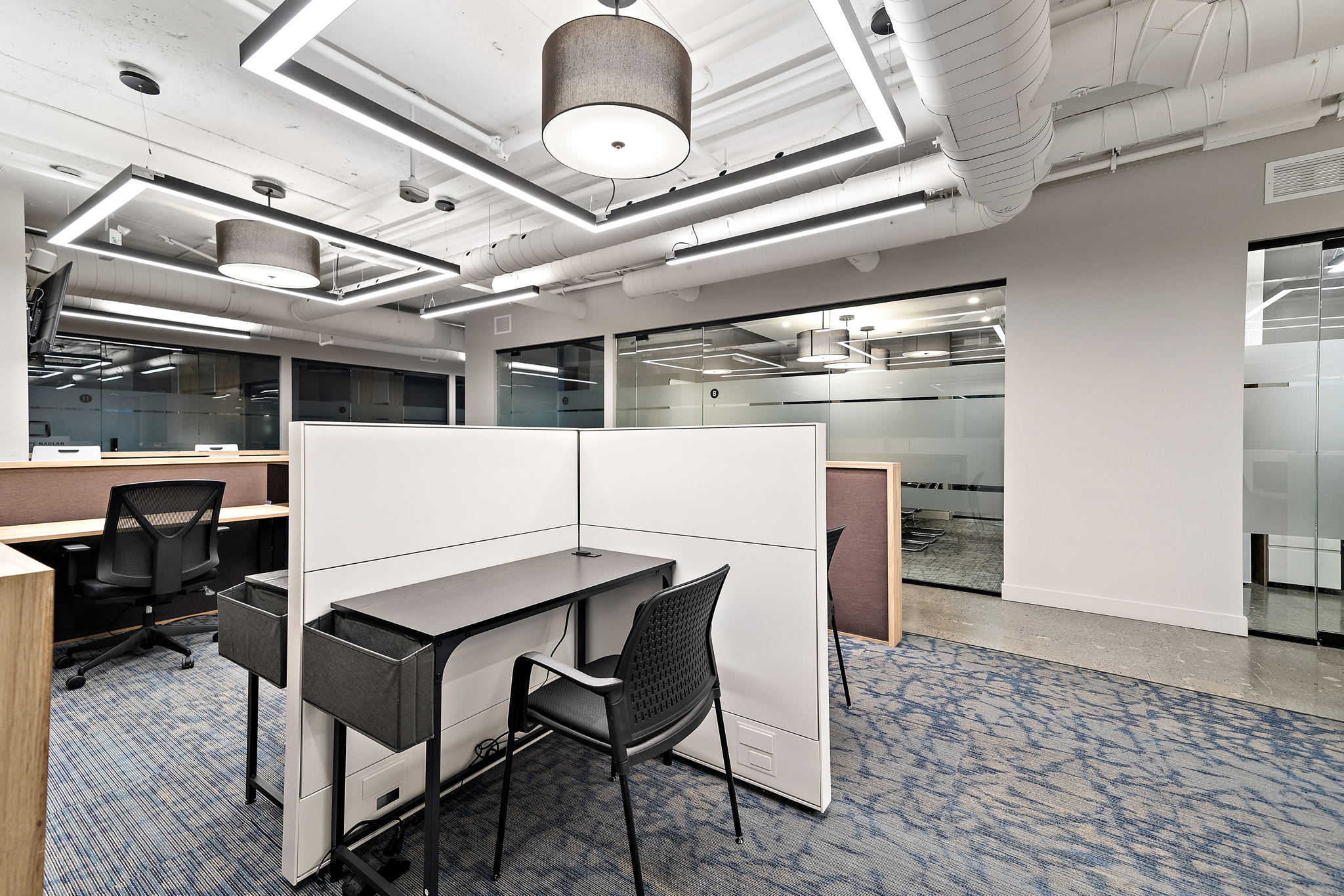 Premium shared workspace at Swivl Queen Mary