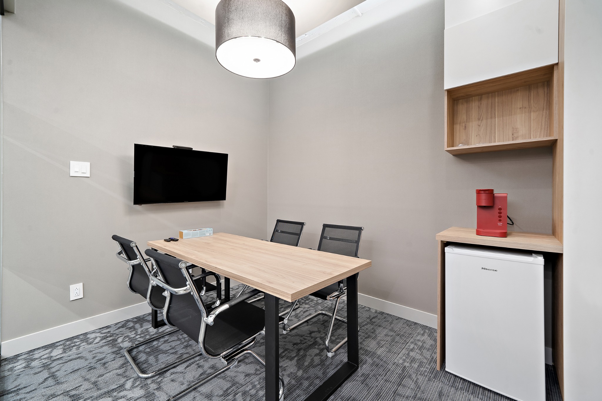 Equipped standard conference room at Swivl Queen Mary